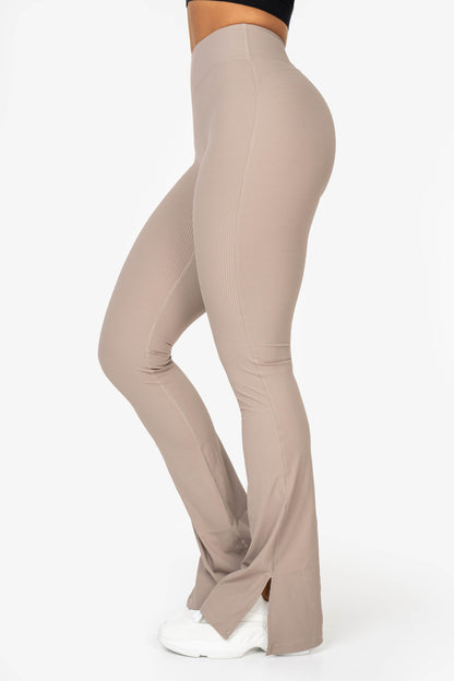 Beige Ribbed Flare Pants - for dame - Famme - Leggings