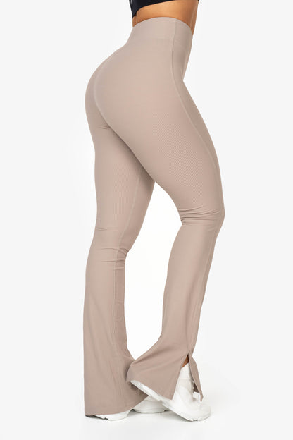 Beige Ribbed Flare Pants - for dame - Famme - Leggings