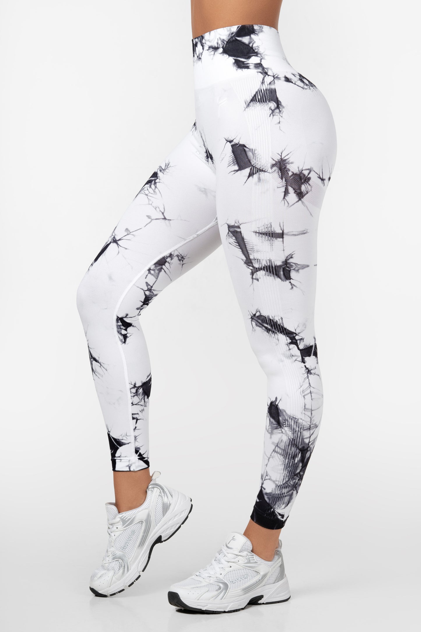 Weiße Scrunch-Leggings mit Batikmuster