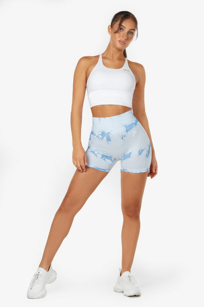 Hellblaue Scrunch-Shorts mit Batikmuster