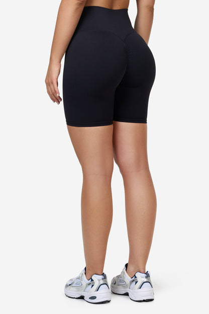 Black Scrunch Shorts - for dame - Famme - Shorts